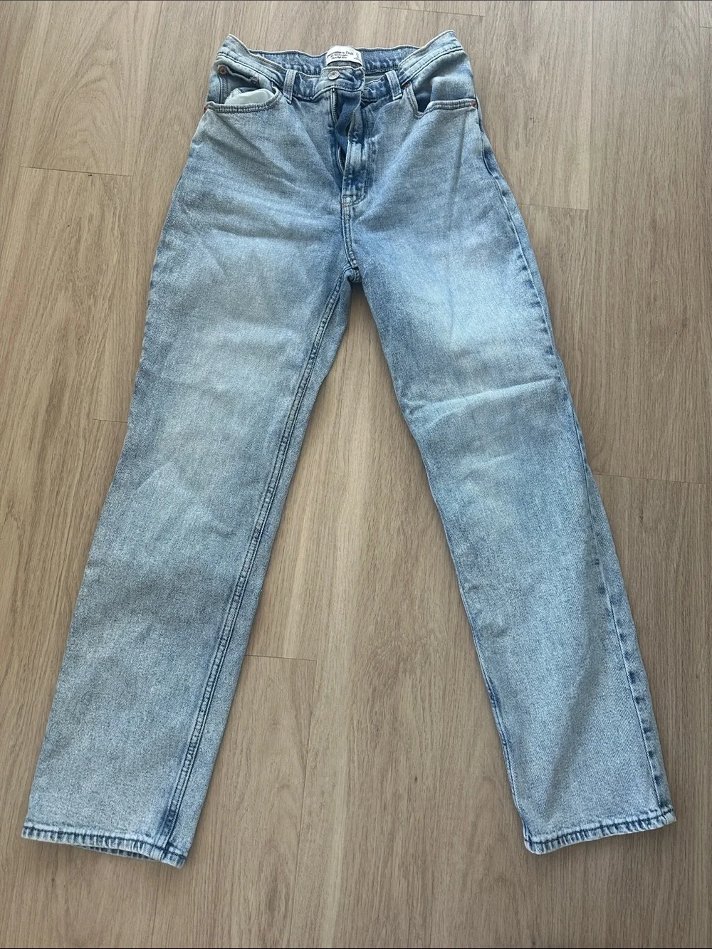 Abercrombie & Fitch “the 90’s straight” high rise straight leg light wash jeans